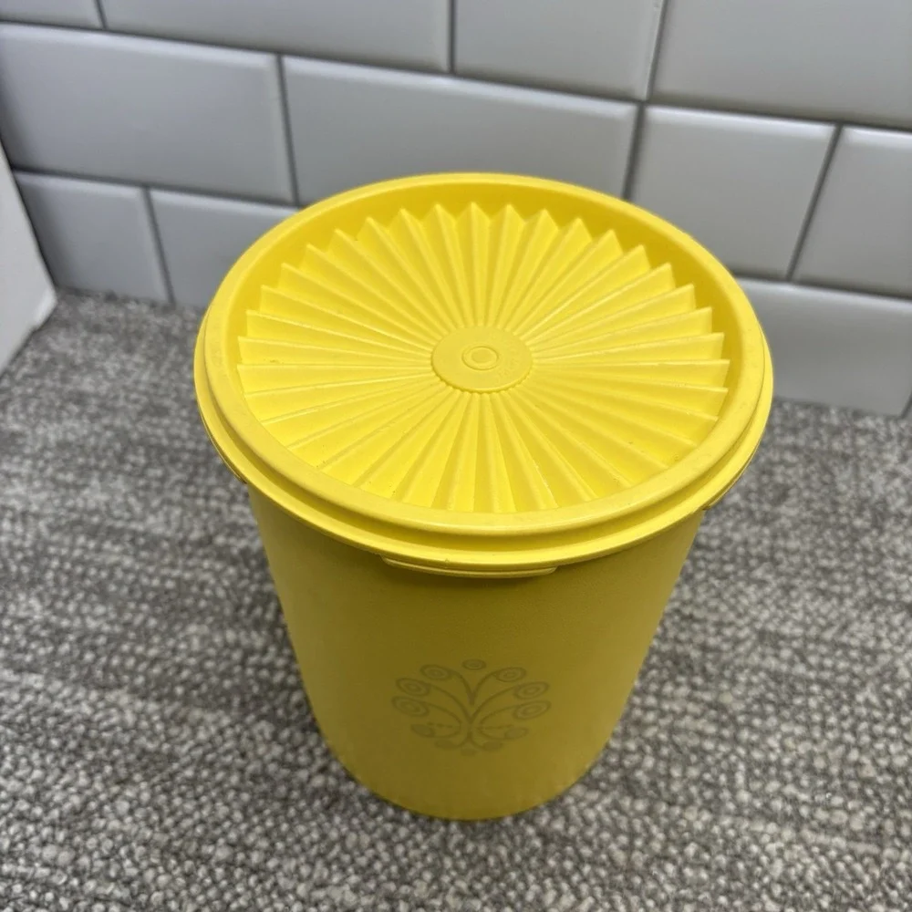 Vintage 1970's Tupperware Yellow Round Nesting‎ Canister 7 In Tall